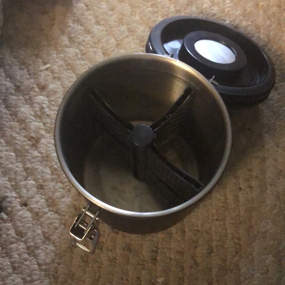 The crypt vacuum sealed with humidity gauge - Picture 3 of 3